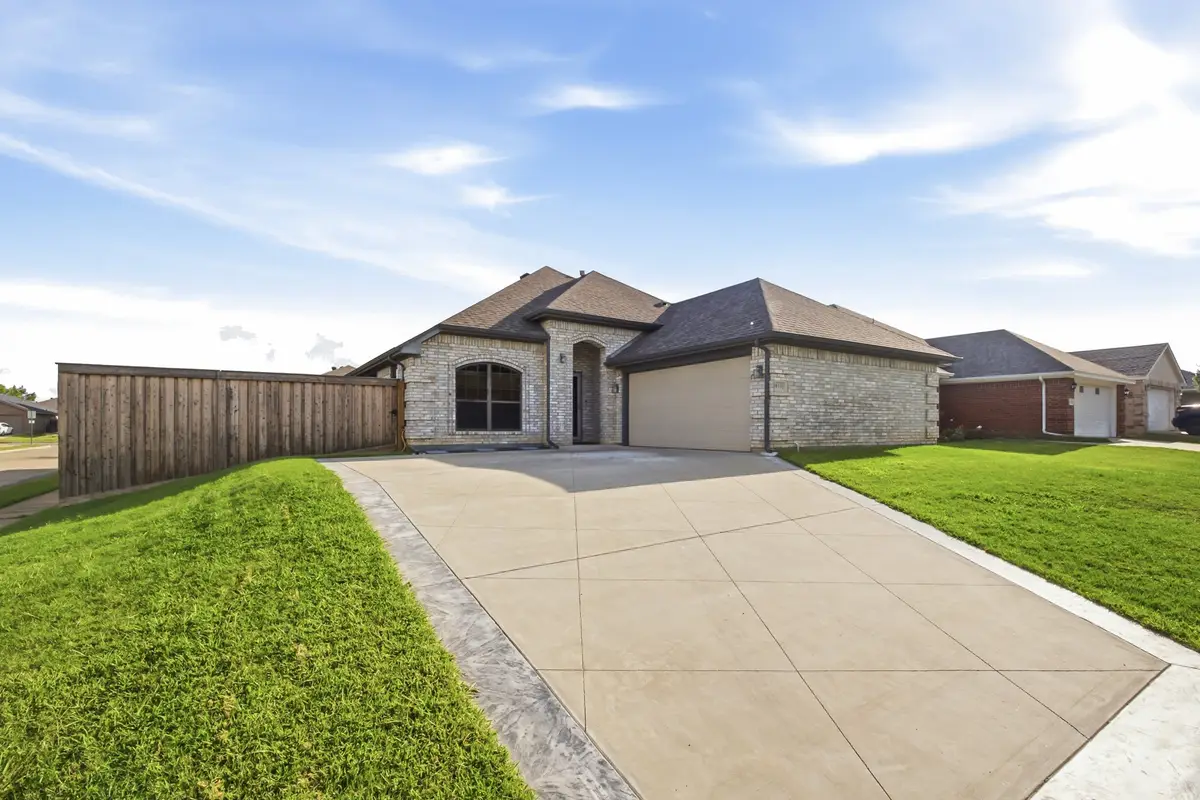 9101 Autumn Falls Drive, Fort Worth, TX 76118 - #1