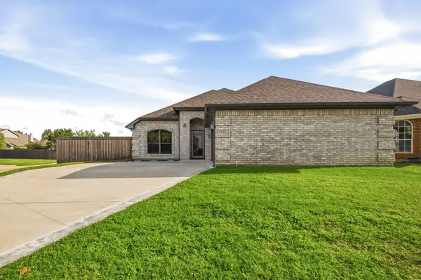 9101 Autumn Falls Drive, Fort Worth, TX 76118