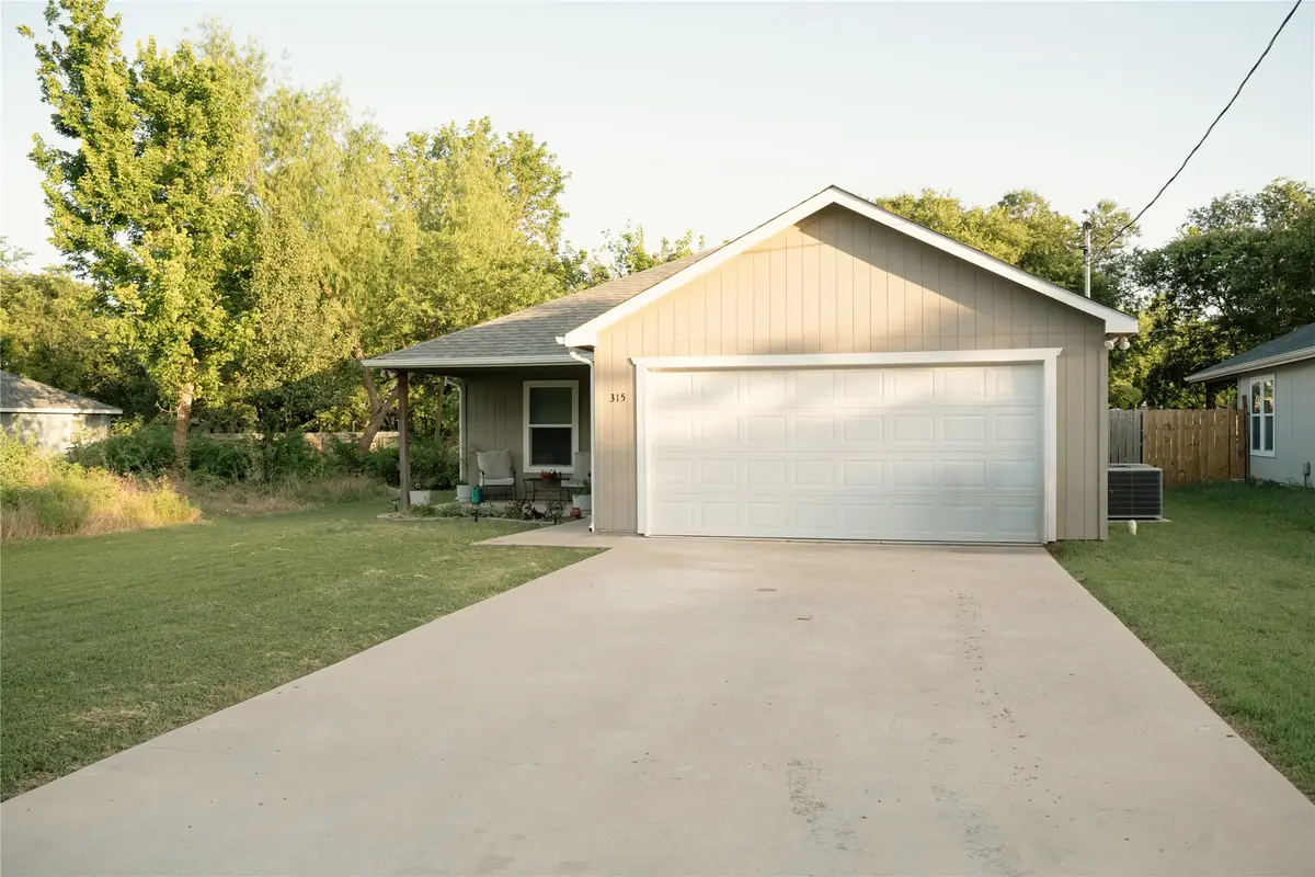 315 W Oak Street, Whitewright, TX 75491 - #1