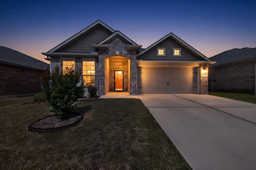 504 Cross Ridge Circle N, Fort Worth, TX 76120 - #2