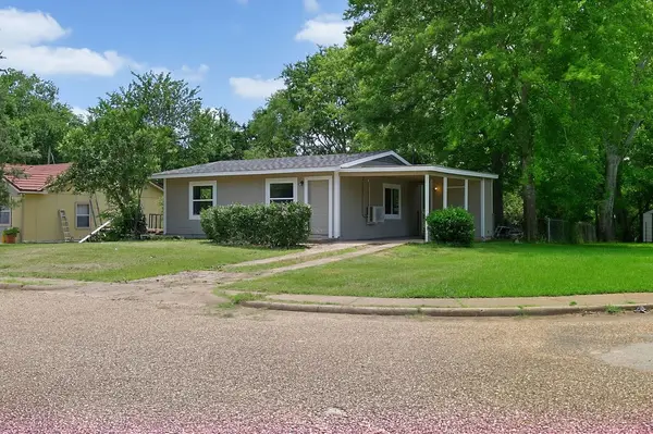 327 Randolph Street, Lone Star, TX 75668