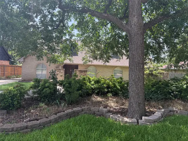 2904 Bridal Wreath Lane, Dallas, TX 75233