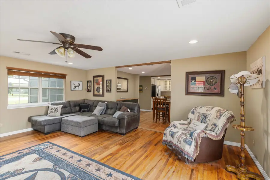 304 N Victor Street, Comanche, TX 76442 - #3