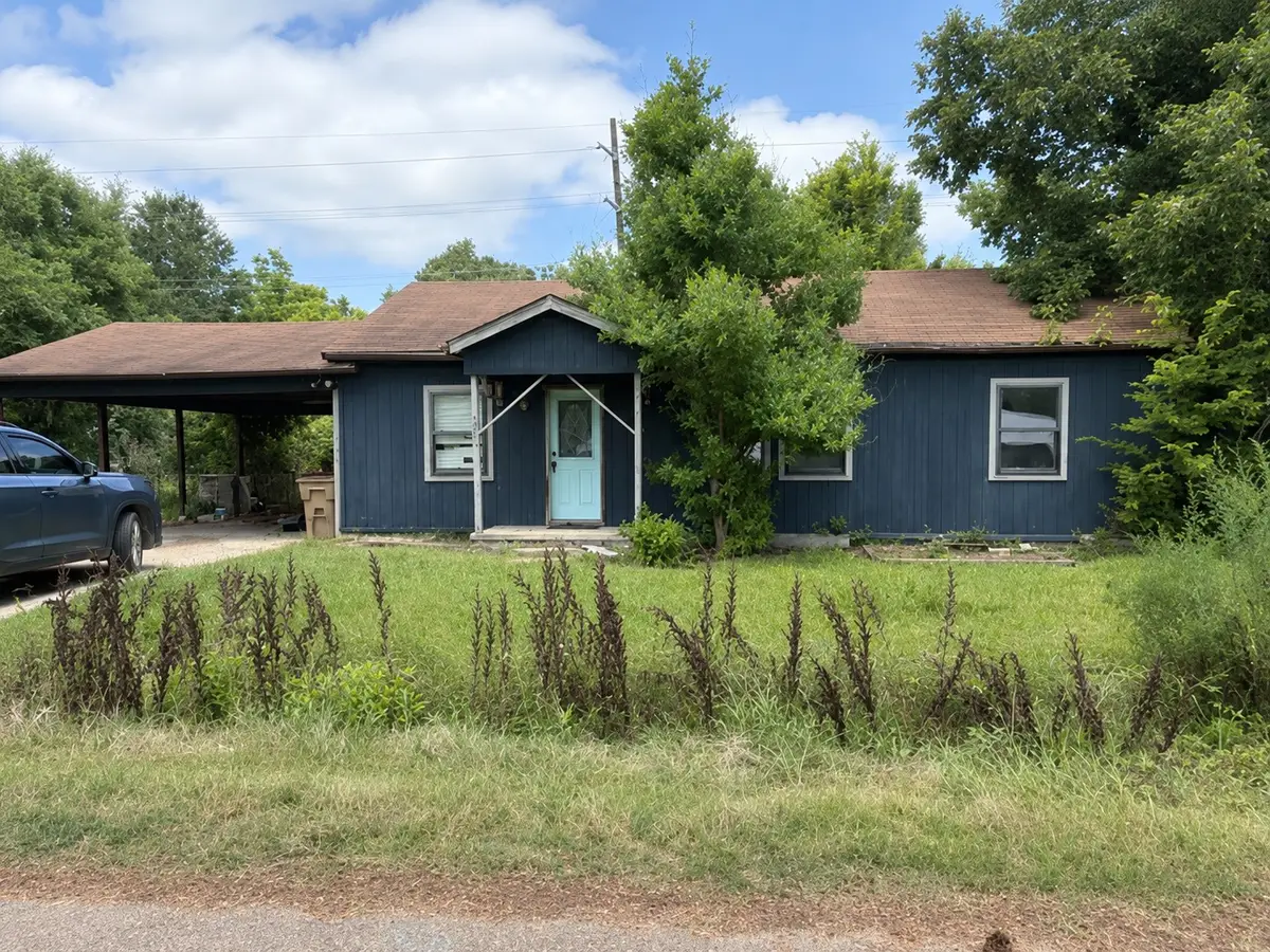 2603 E Avenue B, Hooks, TX 75561 - #1