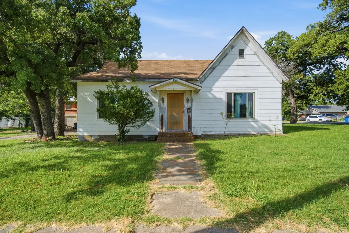 324 W Ross Avenue, De Leon, TX 76444 - #1