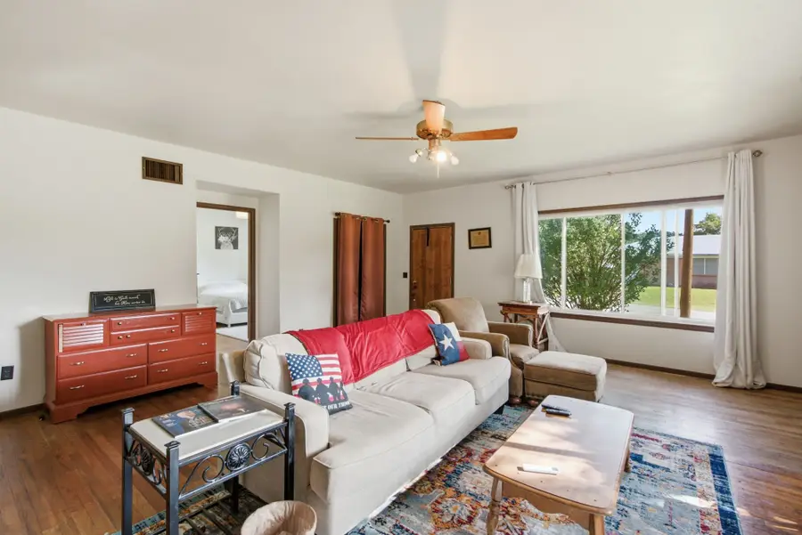 324 W Ross Avenue, De Leon, TX 76444 - #2