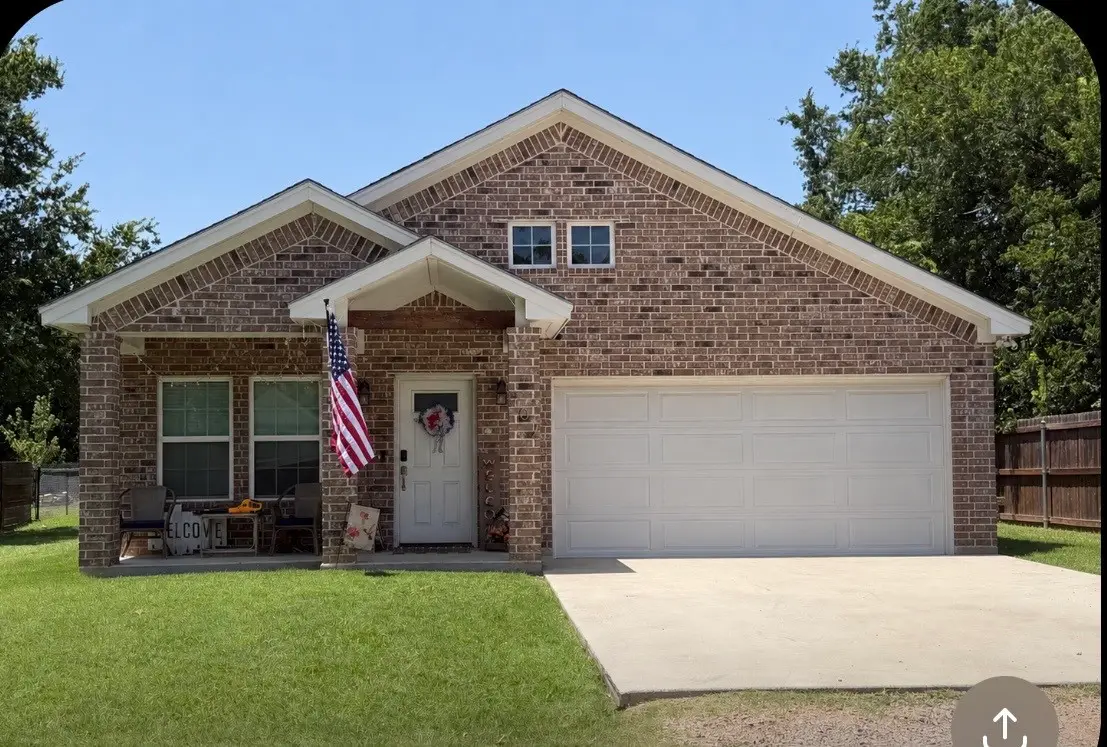 207 N Hubbard Street, Alvord, TX 76225 - #1