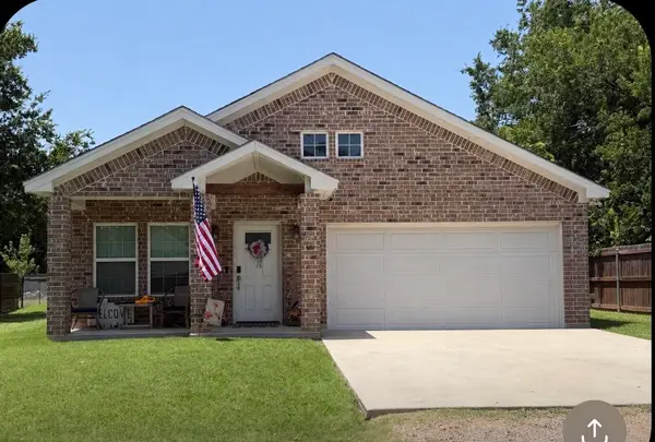207 N Hubbard Street, Alvord, TX 76225