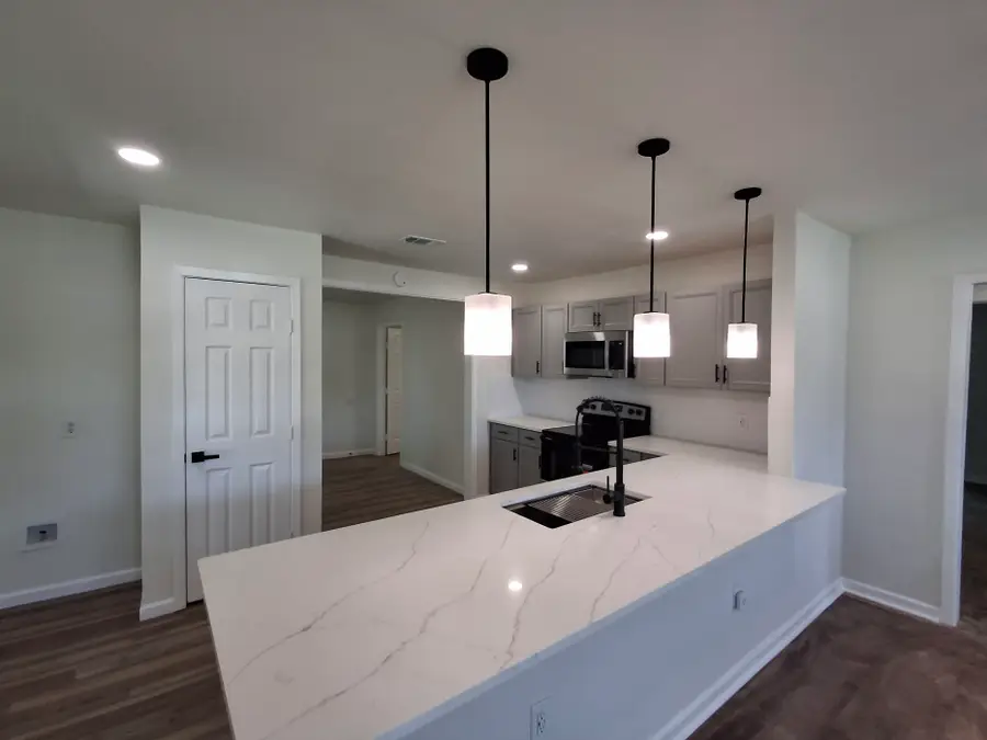 2707 Engle Avenue, Dallas, TX 75233 - #2