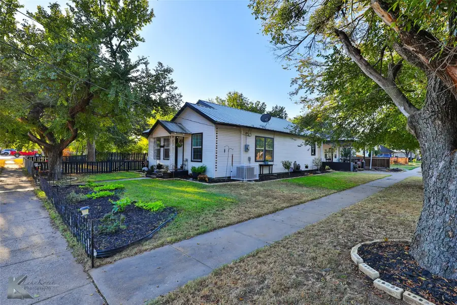 510 W Plummer Street, Eastland, TX 76448 - #2