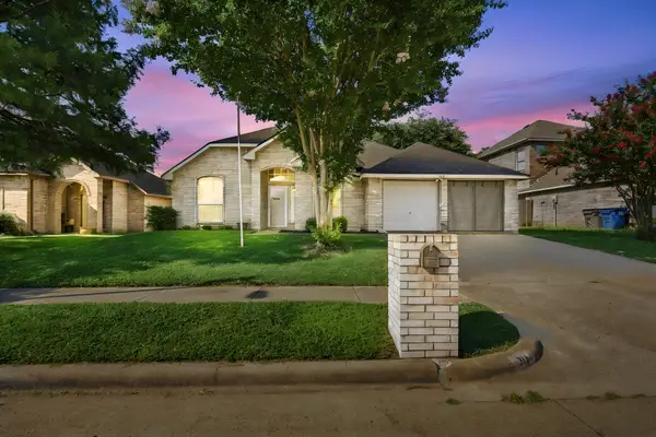 316 Willow Creek Lane, Glenn Heights, TX 75154