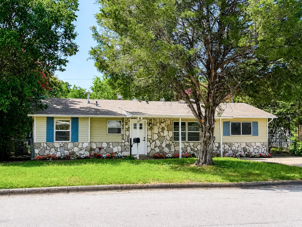 209 W Southern Avenue, Saginaw, TX 76179 - #1