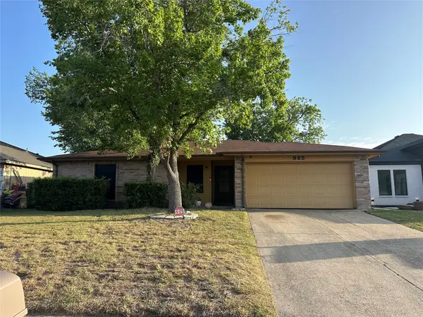 925 Woodcrest Drive, Lancaster, TX 75134