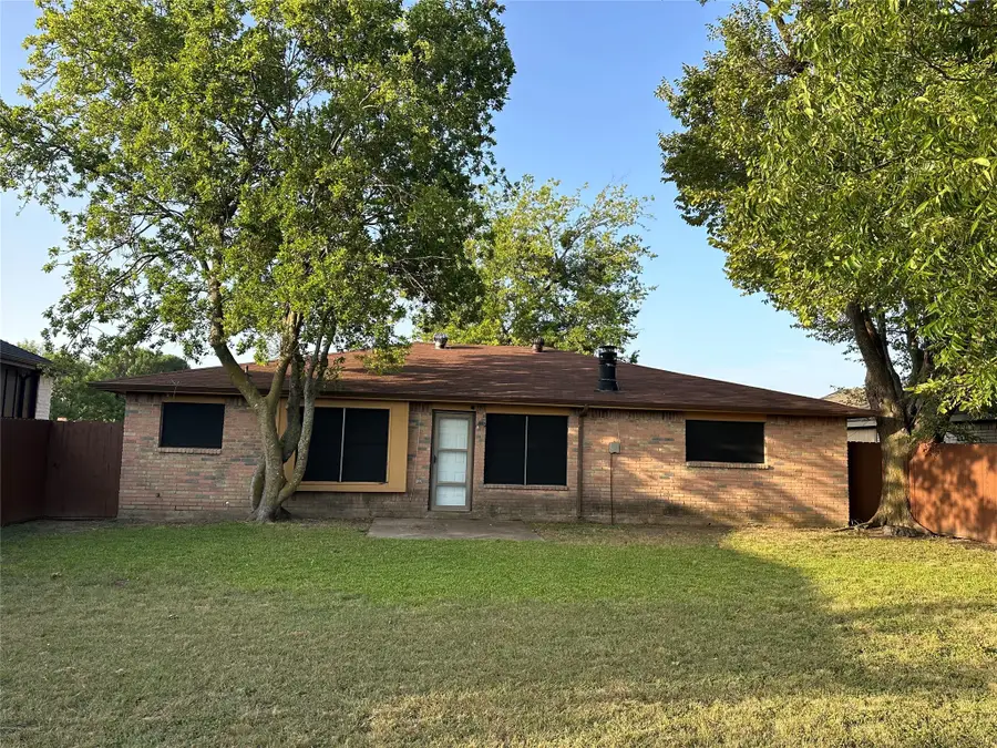925 Woodcrest Drive, Lancaster, TX 75134 - #3