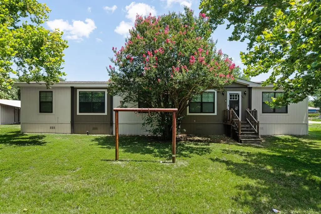501 W 3rd Street, Maypearl, TX 76064 - #1
