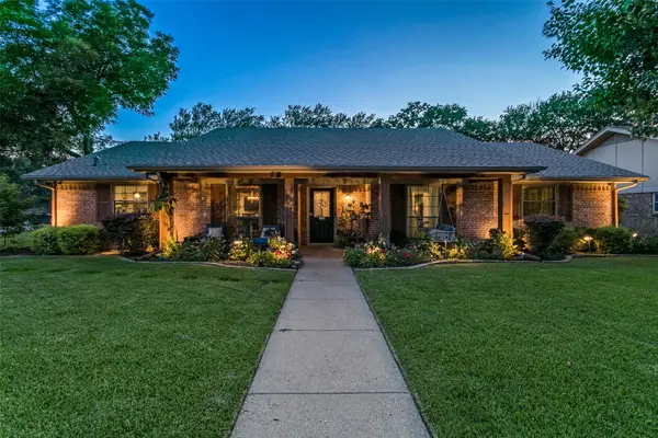 2845 Autumn Drive, Hurst, TX 76054