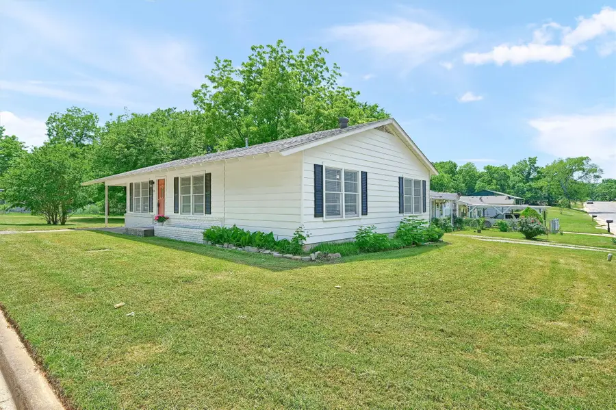501 S Eddy Avenue, Denison, TX 75020 - #2