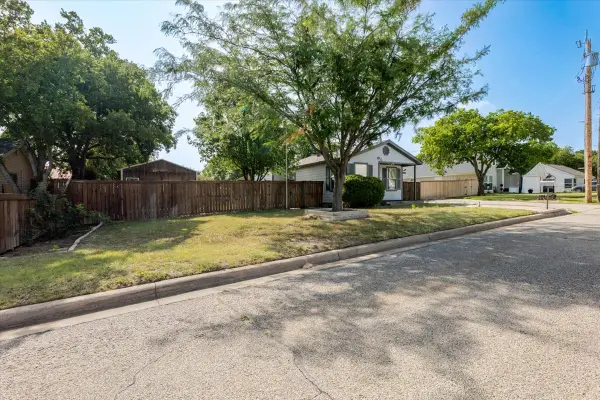 308 Hallvale Drive, White Settlement, TX 76108