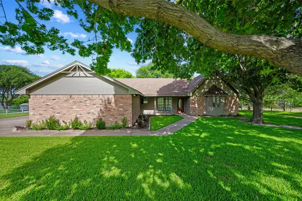 217 Paint Pony Trail N, Fort Worth, TX 76108