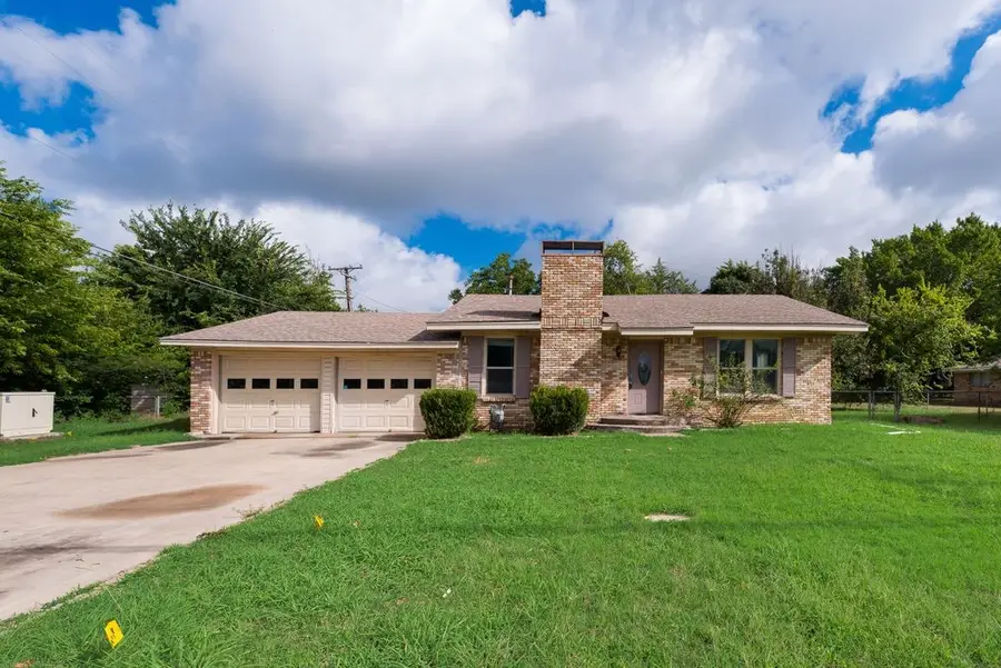 604 Casa Linda Street, Ennis, TX 75119 - #2