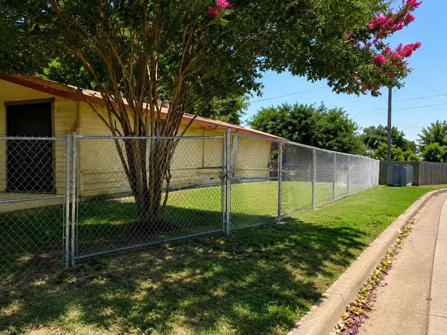 422 17th Street, Grand Prairie, TX 75051 - #3
