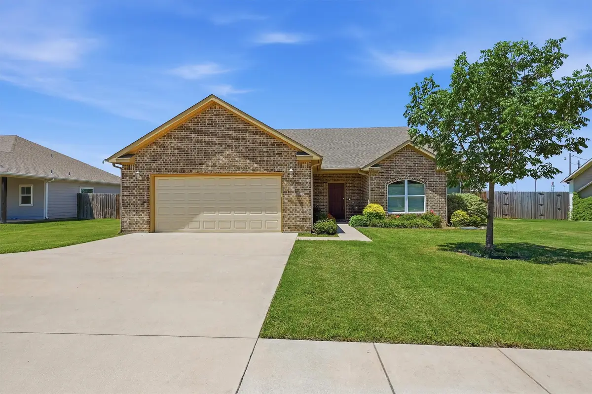 816 E Northside Drive, Pilot Point, TX 76258 - #1