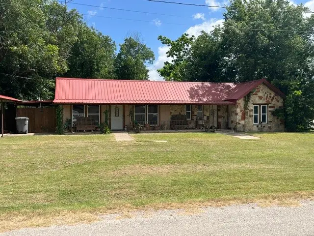 208 E 3rd Street, Hico, TX 76457 - #2
