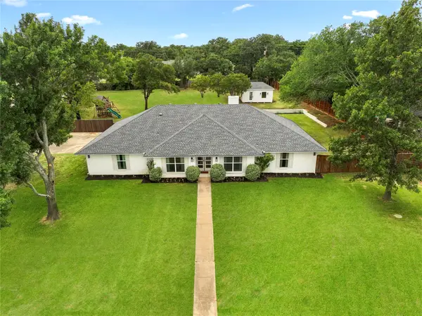 180 Trailing Oaks Drive, Double Oak, TX 75077