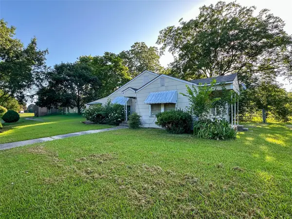 1105 S Donoho Street, Clarksville, TX 75426