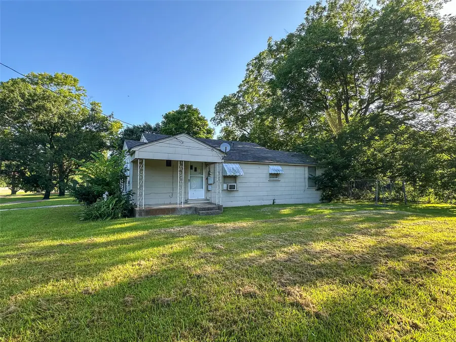 1105 S Donoho Street, Clarksville, TX 75426 - #2