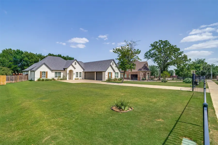 104 Falcon Crest Drive, Kennedale, TX 76060 - #3