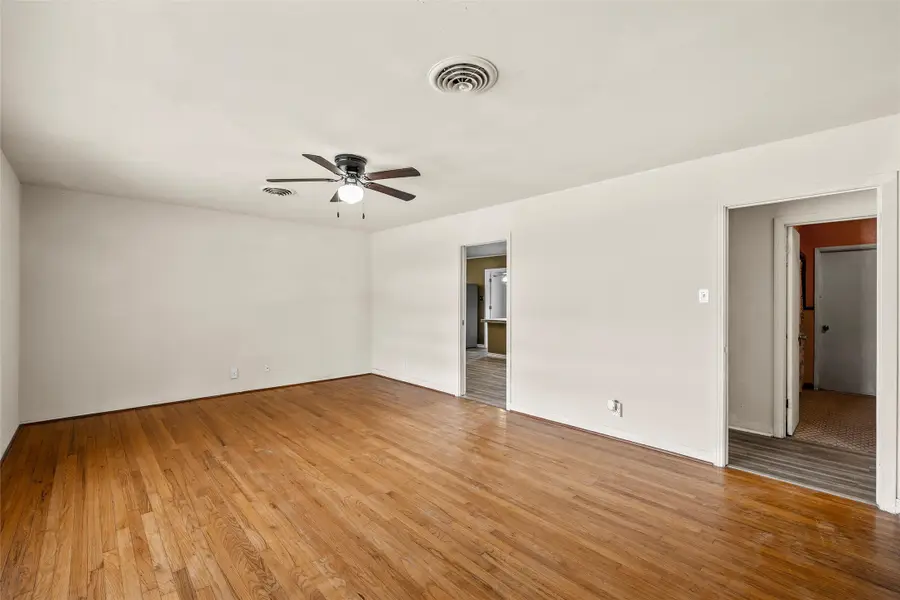 303 East Avenue, Moody, TX 76630 - #2