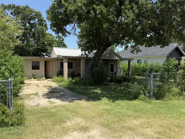 2803 Avenue C, Brownwood, TX 76801