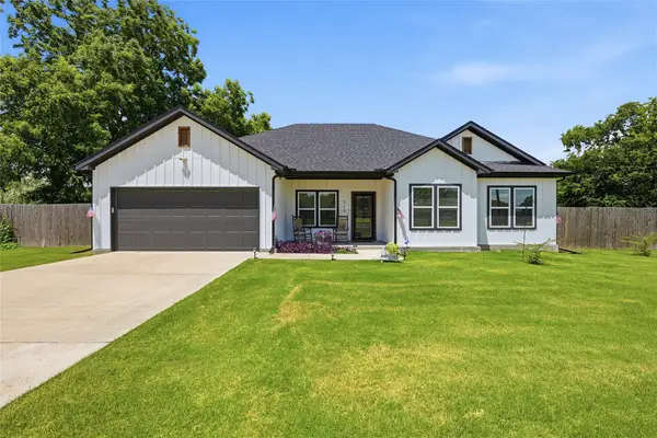 310 N Water Street, Savoy, TX 75479
