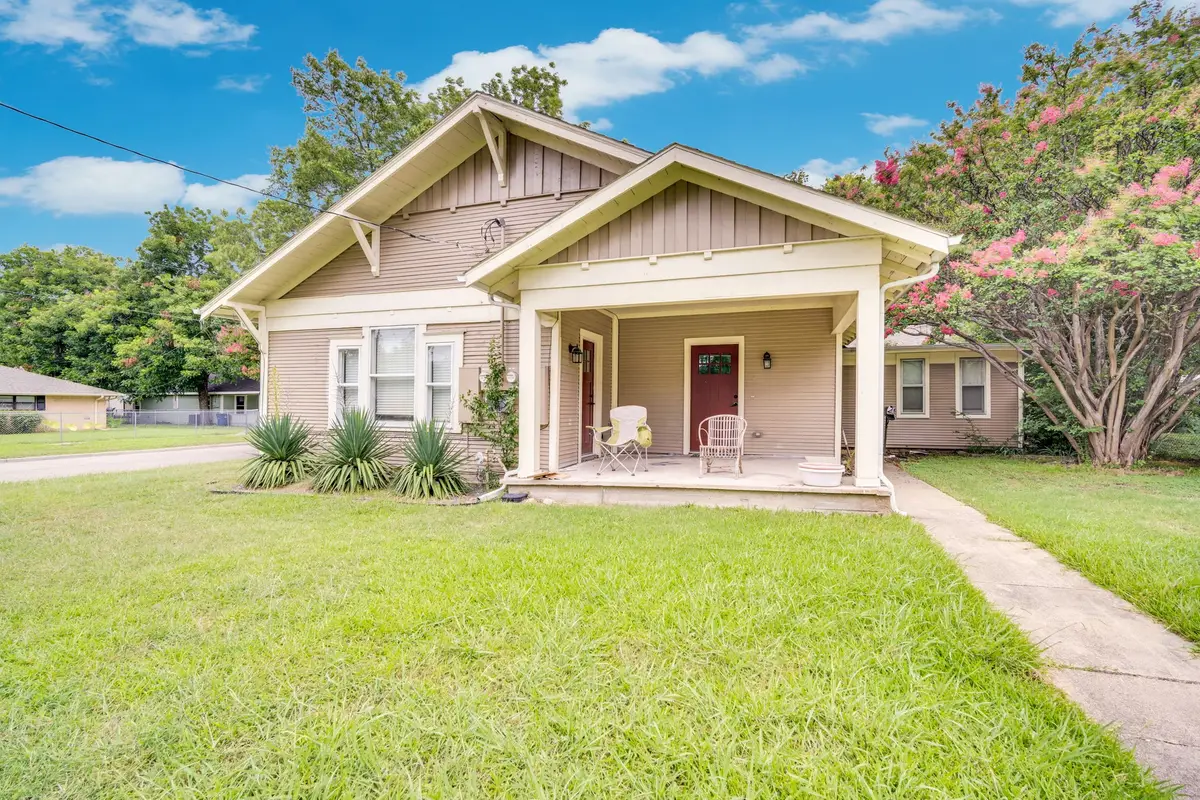 208 W Denton Street, Ennis, TX 75119 - #1
