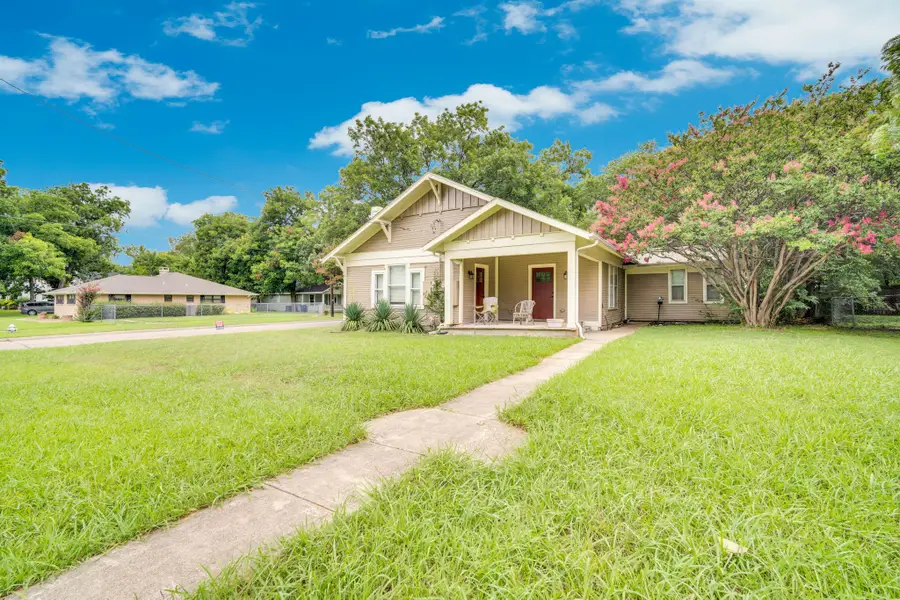 208 W Denton Street, Ennis, TX 75119 - #3