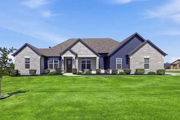 901 Medaris Way, Azle, TX 76020