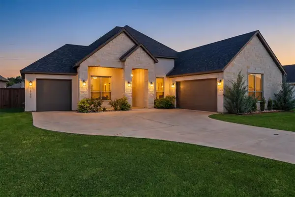 1525 Blue Lake Drive, Burleson, TX 76058
