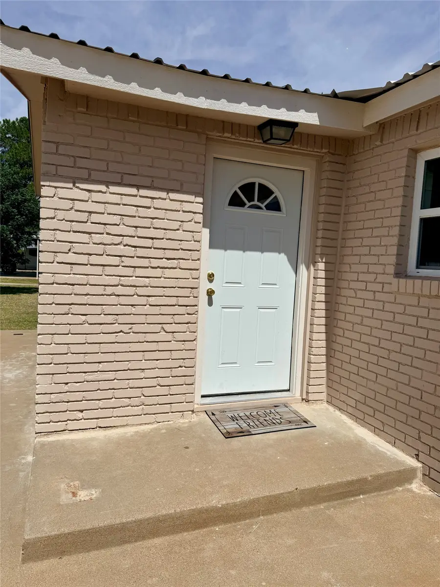 424 W Santa Fe Avenue, Aspermont, TX 79502 - #3