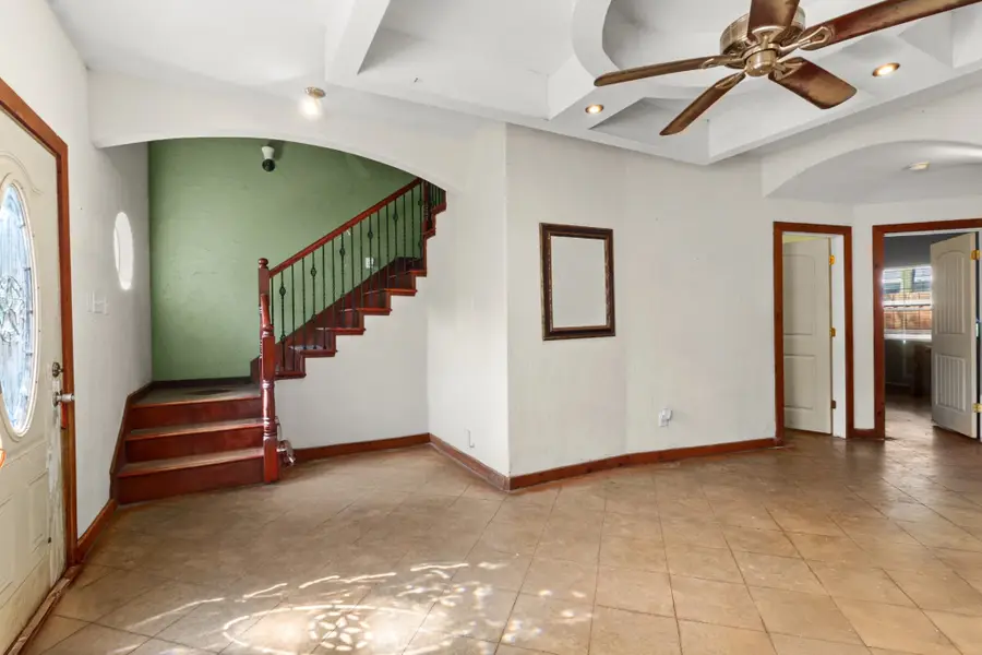 105 E Linden Street, Ennis, TX 75119 - #2