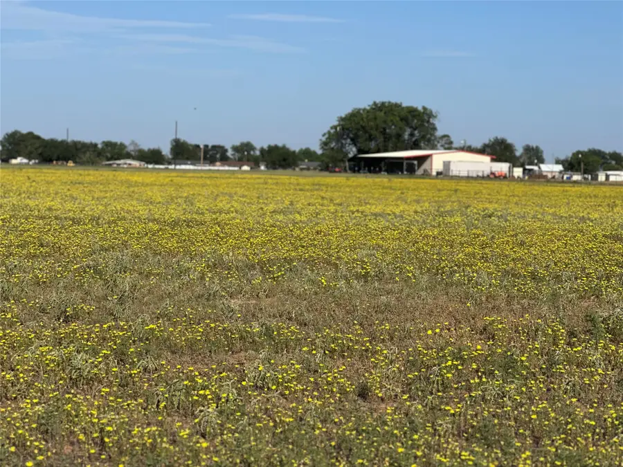 332 SW Railroad Ave, Knox City, TX 79529 - #2
