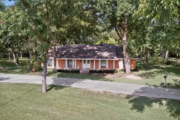 300 N Chattey Road, DeSoto, TX 75115