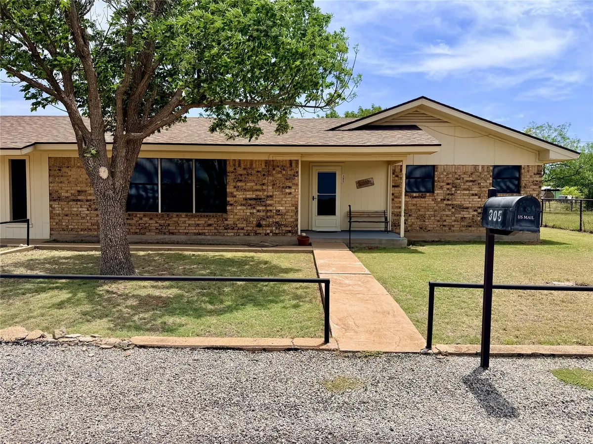 305 S Cleveland Avenue, Aspermont, TX 79502 - #1