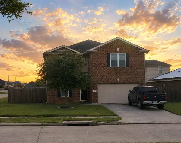111 Golden Eagle Court, La Marque, TX 77568