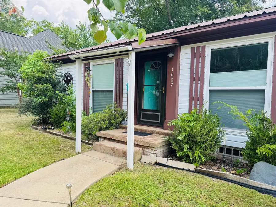 1007 N Johnson Street, Mineola, TX 75773 - #2