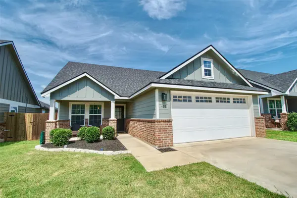 429 Travis Drive, McGregor, TX 76657