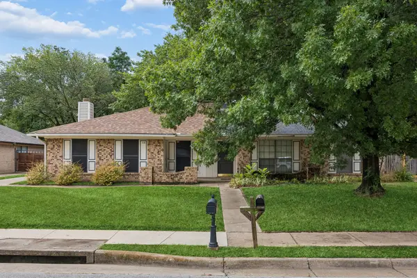 118 E Denton Drive, Euless, TX 76039