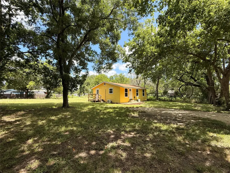 805 NE 3rd Street, Hubbard, TX 76648 - #2