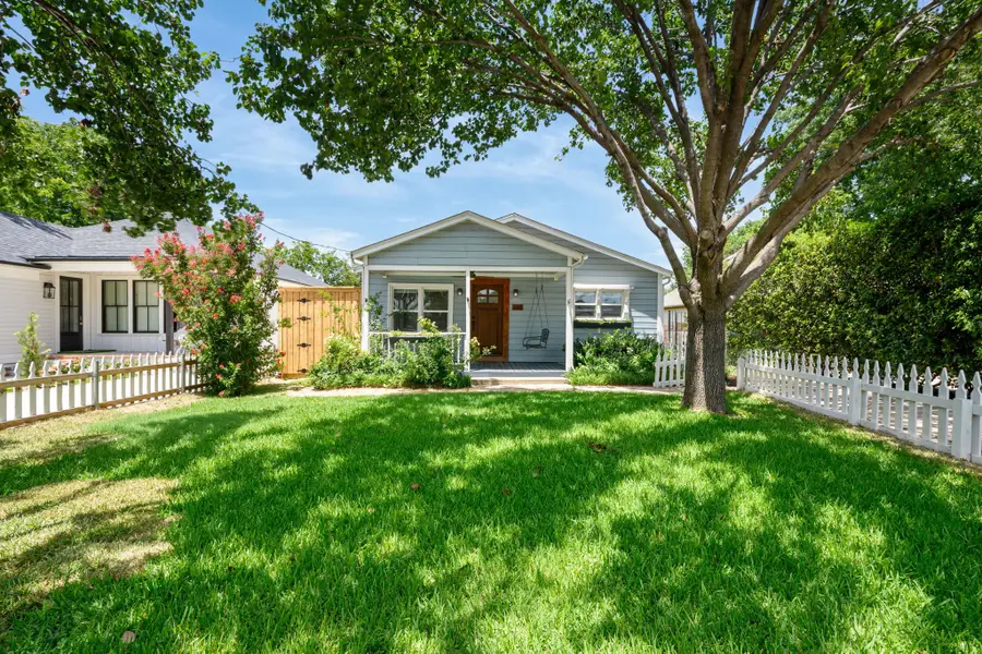 613 E Worth Street, Grapevine, TX 76051 - #3