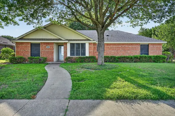 828 Haverford Lane, DeSoto, TX 75115